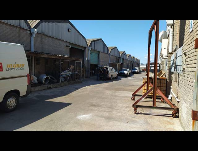 300M² WAREHOUSE TO LET IN EPPING INDUSTRIAL